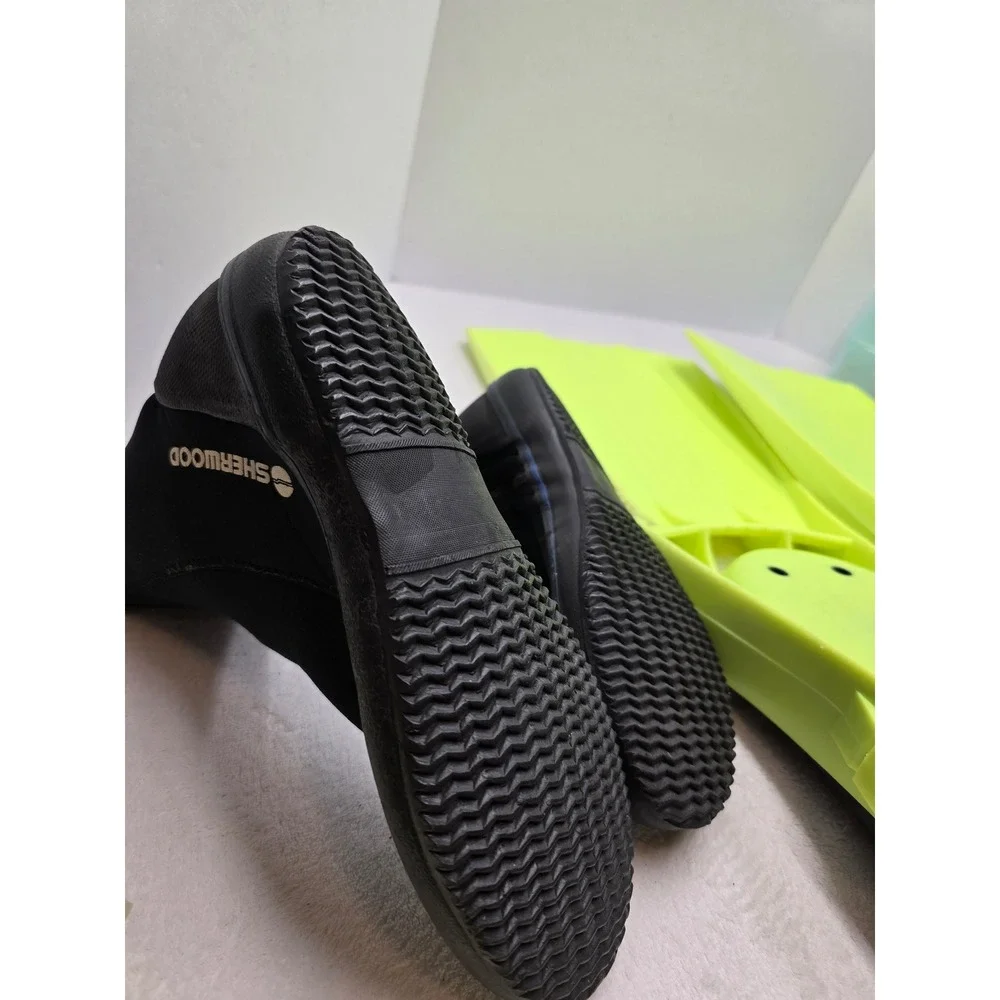 US Divers Compro Fins Sherwood Boots Snorkel Mask Gloves Set Neon Yellow Size 8